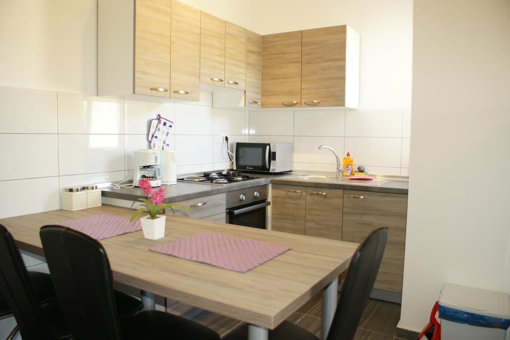 Apartments Martina บาร์บินเย ภายนอก รูปภาพ