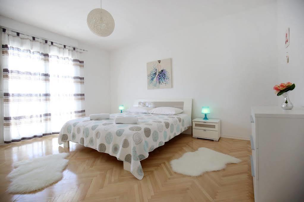 Apartments Martina บาร์บินเย ภายนอก รูปภาพ